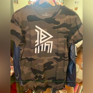 American Eagle camo tee. Size XS Men’s